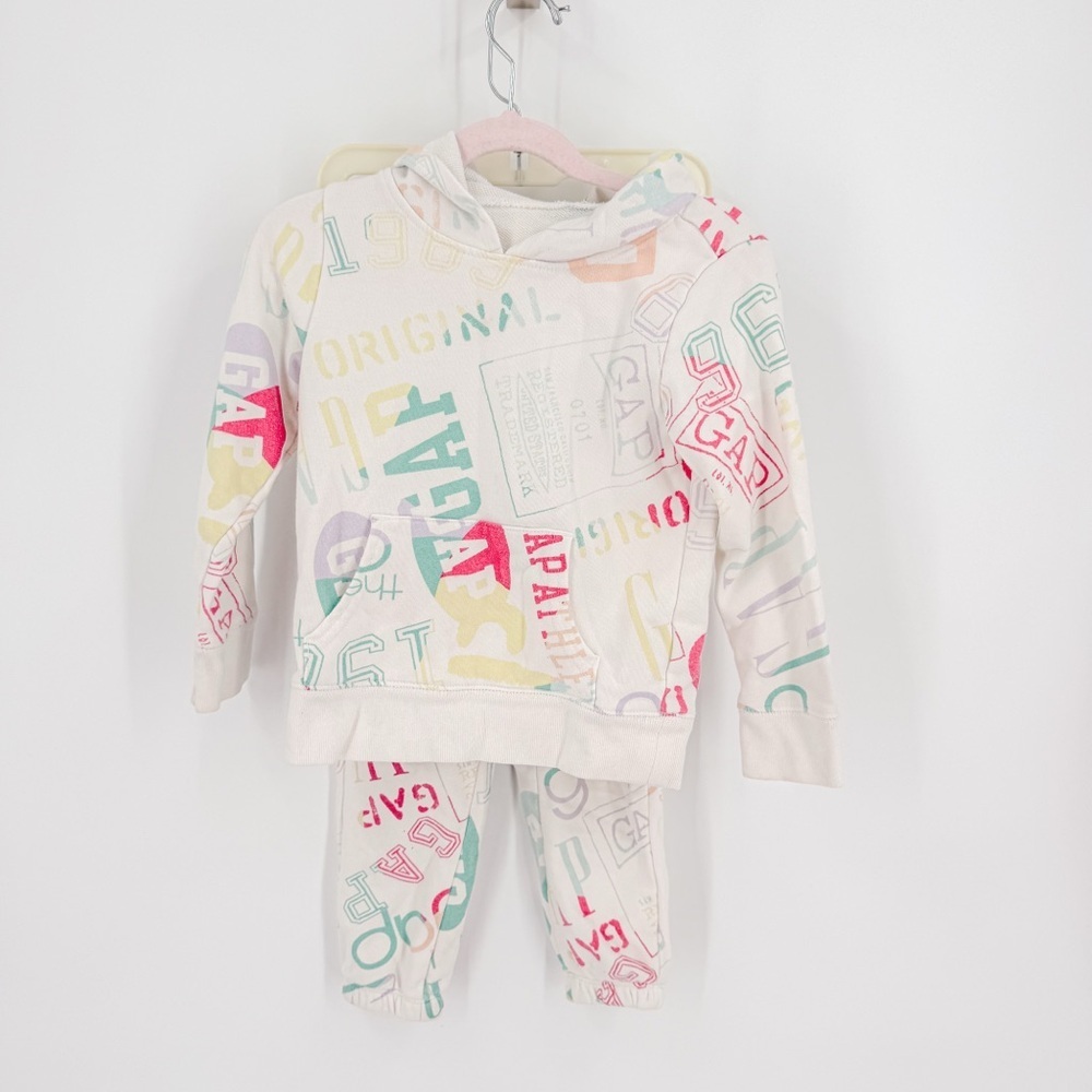 GAP Kids Cream and Multicolor Logo Matchinh Set